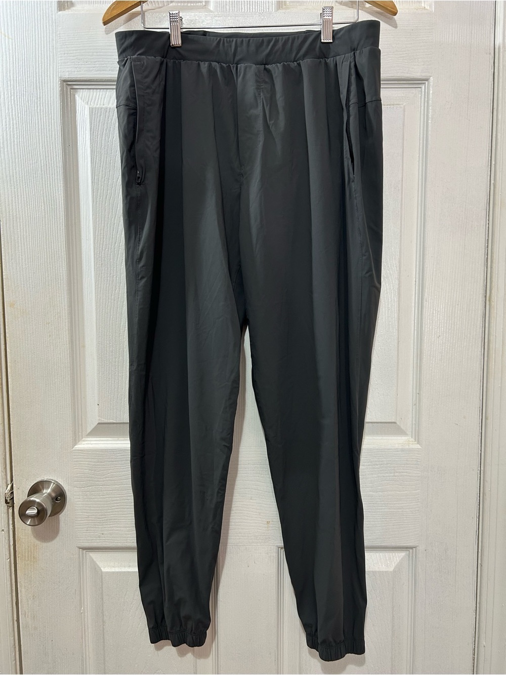 Lululemon Men’s XL Black Jogger Sweatpants Zip Pockets Reflective Ankle Zippers